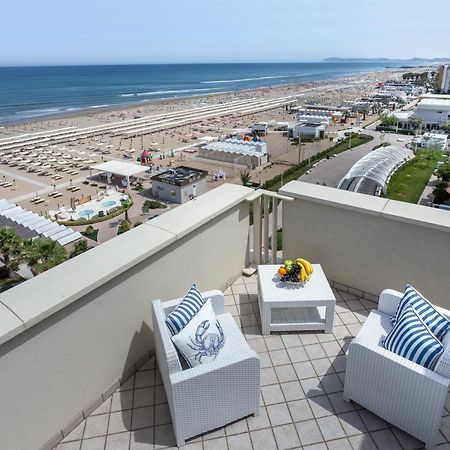 Hotel Admiral - On The Beach Riccione Exterior foto