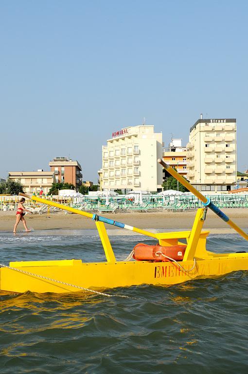 Hotel Admiral - On The Beach Riccione Exterior foto