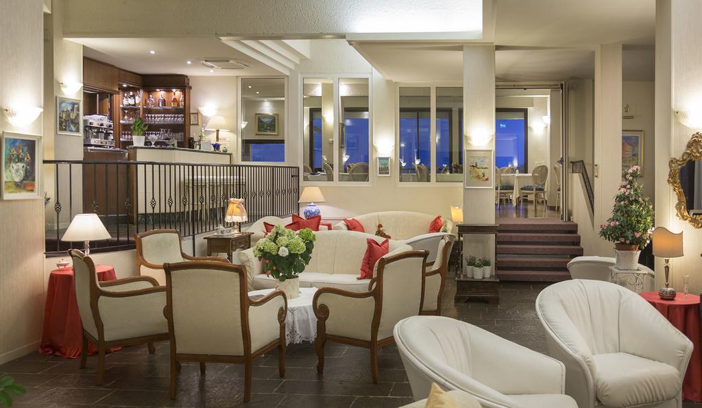 Hotel Admiral - On The Beach Riccione Exterior foto