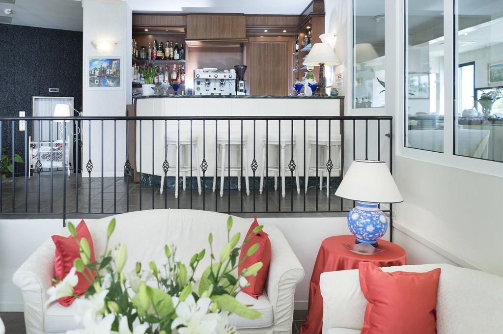 Hotel Admiral - On The Beach Riccione Exterior foto